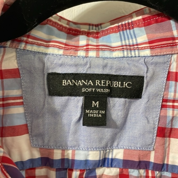 💰Banana Republic Soft Wash Men’s Plaid Red/White/Blue Button Down Size Medium - Picture 2 of 7